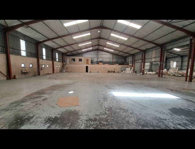 2,250M² FACTORY TO LET IN ALTON